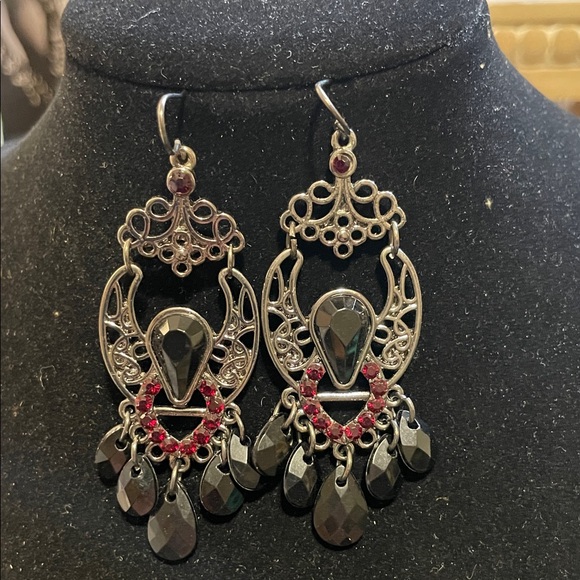 Elegant Silver and Black Dangle Earrings - Picture 1 of 4
